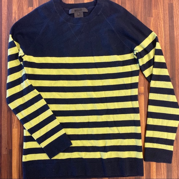 Women’s Miss Wu cashmere crew sweater - Picture 2 of 5
